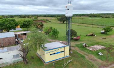 El Gobierno Provincial finaliza la red para llevar agua corriente a vecinos de Jacinto L. Arauz