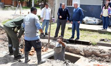 Poletti supervisó la etapa final de la obra del desagüe Perú en Barranquitas