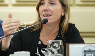 Avanza la ley para regular el uso de pantallas en los menores