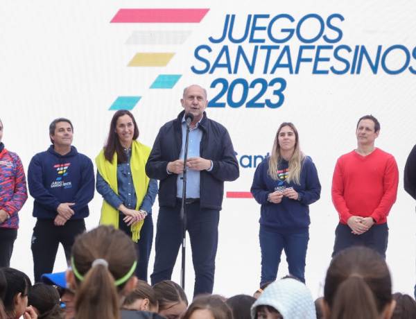 Perotti encabezó el acto de apertura de las finales de los Juegos Santafesinos 2023