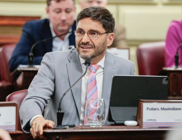 Pullaro: “Esta Constitución le abre las puertas al futuro y termina con los privilegios del poder”
