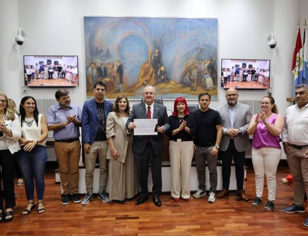 Felipe Michlig recibió del Concejo Municipal de Santa Fe la distinción “Valores Democráticos Raúl R. Alfonsín”