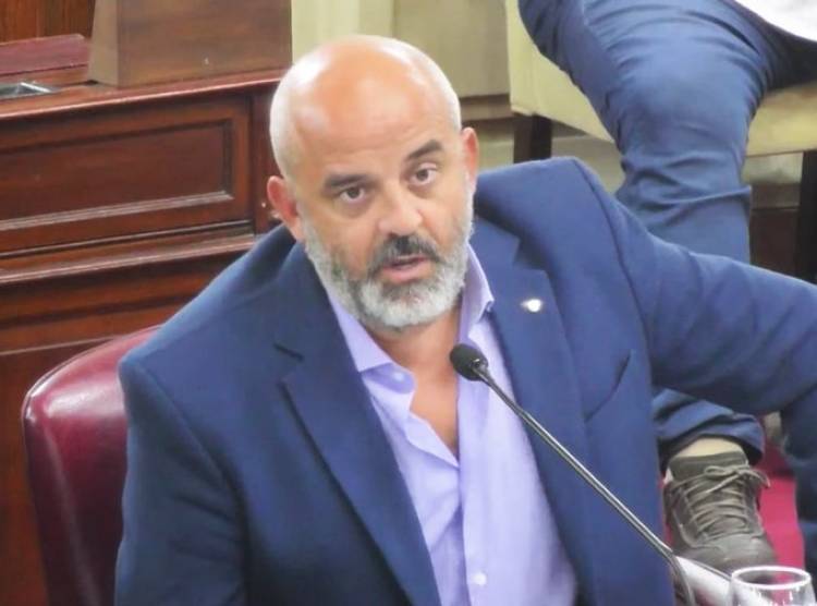 Palo Oliver insiste con el proyecto de Ley que dispone la ampliación de la licencia por paternidad a los agentes públicos provinciales