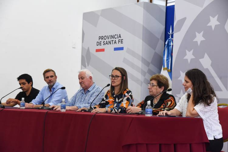 La provincia presentó en Rosario el programa de regularización de instituciones para personas mayores