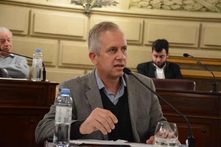 Rabbia presentó un proyecto para crear la Casa de la Salud de la Familia Policial