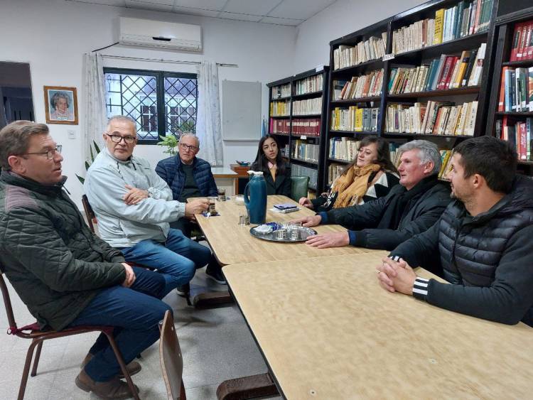 En las vísperas del centenario Borla visitó la biblioteca popular Estanislao Zeballos de Gdor. Crespo