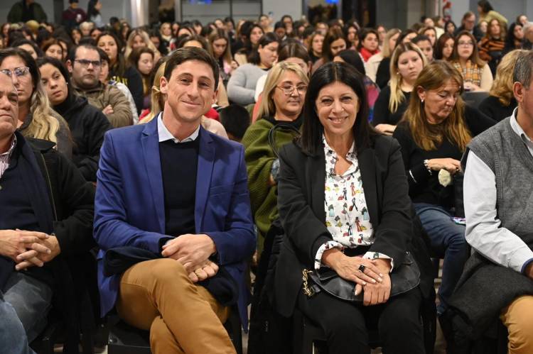 400 docentes santafesinos debatieron sobre la jornada escolar extendida