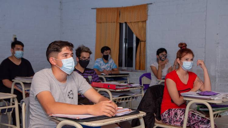 La provincia transfirió más de $185 millones en concepto de becas educativas provinciales 2022 a estudiantes de nivel secundario y especial