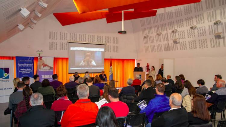 La provincia presentó el Programa Santa Fe + Producción + Trabajo ante el sector productivo