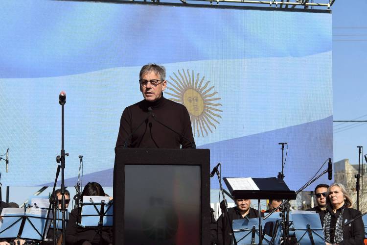 Con una convocatoria récord, se celebró el Día de la Independencia en Aristóbulo del Valle
