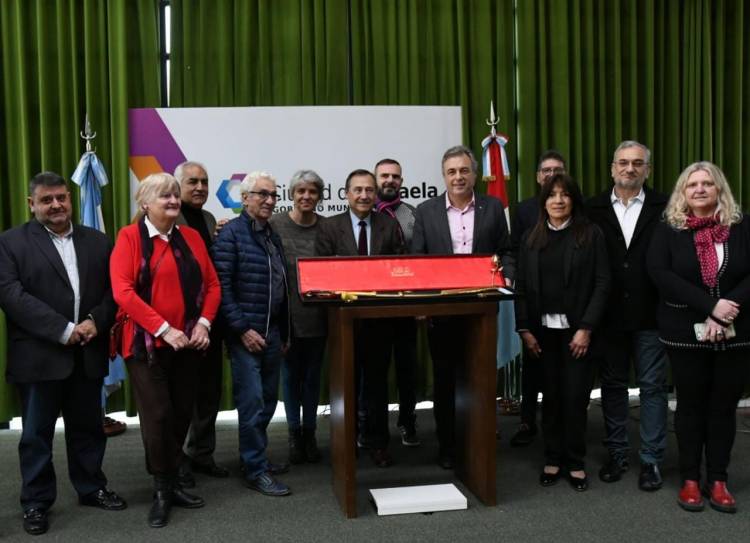 Rafaela recibió una réplica del sable corvo de San Martín