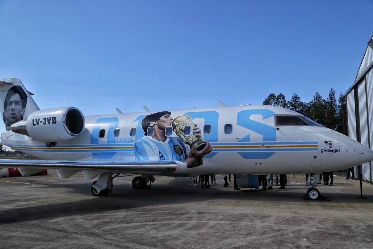 El avión “Tango D10S” que homenajea a Maradona puede visitarse en Rosario