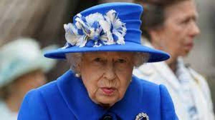 La reina Isabel II no recibe al nuevo primer ministro británico por razones de salud