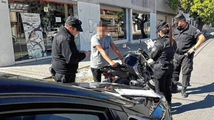 Bajaron hasta 45% los delitos en motos desde que la Policía puede retenerlas