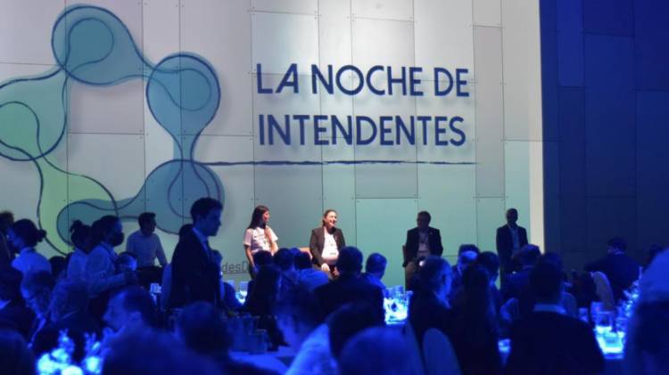    La provincia participó de la Noche de las y los Intendentes junto a referentes del sector público y privado de todo el país