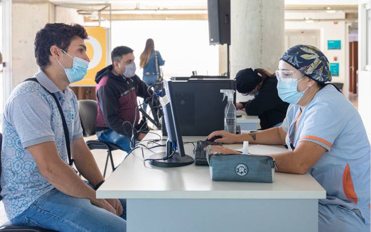 El vacunatorio UNL atiende esta semana en la Facultad de Ingeniería Química