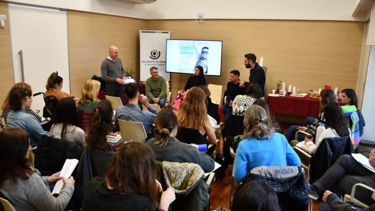 Personal de la Defensoría participó de una capacitación interna sobre el derecho a la identidad de género de las infancias y las adolescencias