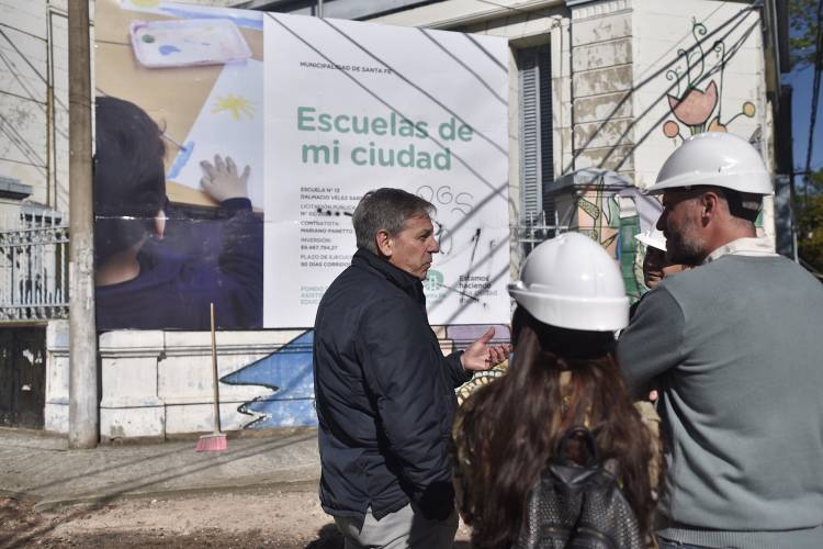 La Municipalidad realiza obras de infraestructura en la escuela Vélez Sarsfield