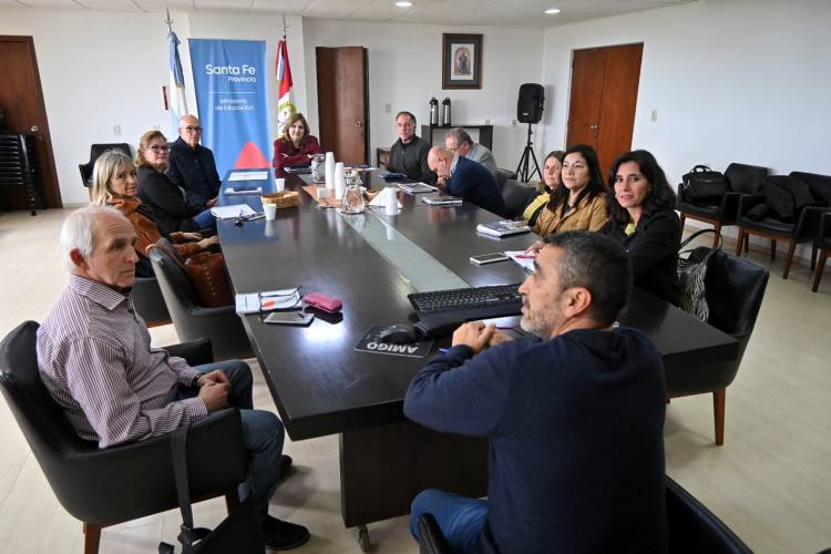 El Ministerio de Educación mantuvo un encuentro de la paritaria técnica con gremios docentes