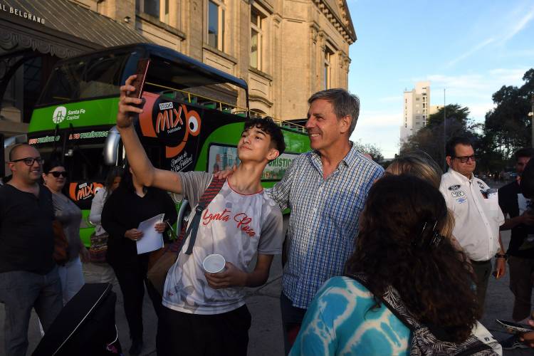 Santa Fe Capital suma dos buses turísticos panorámicos