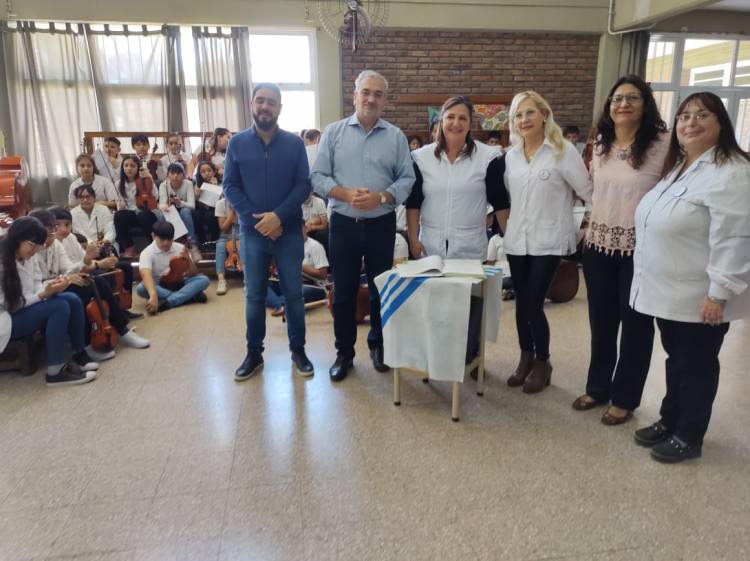 Calvo participó de la entrega de instrumentos a orquestas escolares de Rafaela y Sunchales