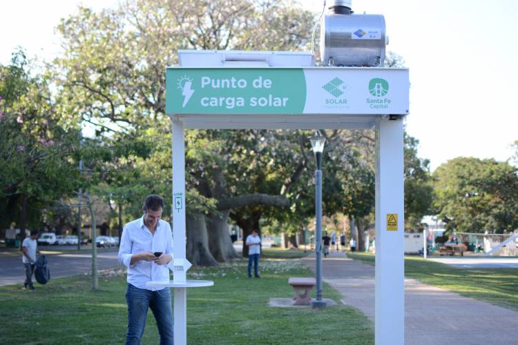 La Municipalidad presentó el primer Punto de Carga Solar