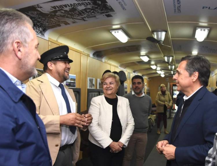 Lewandowski y Giuliano recibieon el tren museo itinerante en Cañada de Gómez