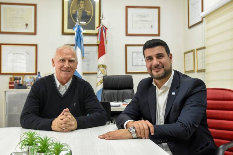 El intendente de Puerto San Martín, Carlos De Grandis, respaldó la precandidatura a gobernador de Marcos Cleri