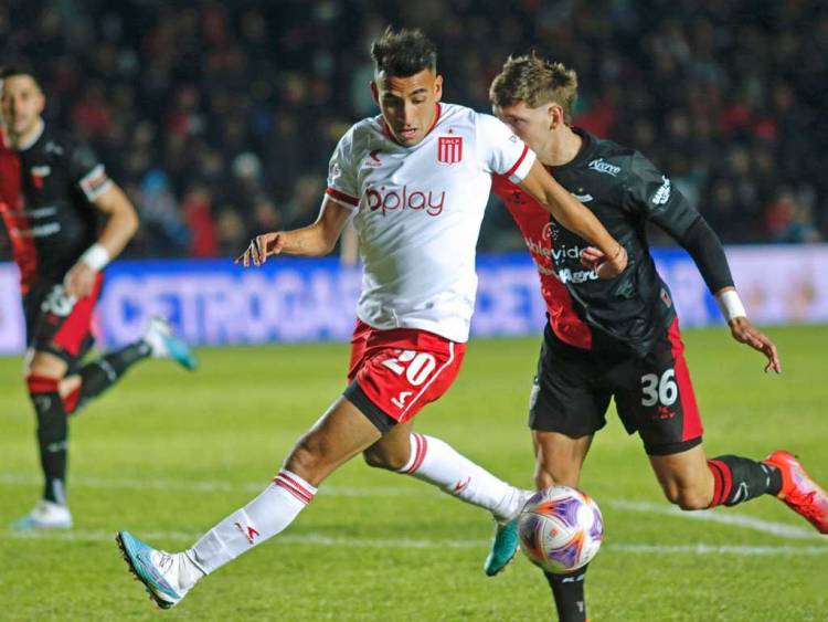 Colón volvió a la victoria en Santa Fe en un eterno partido ante Estudiantes