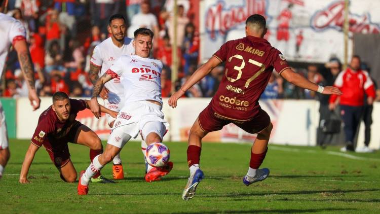 Unión empató con Lanús y sumó su quinto partido sin derrotas