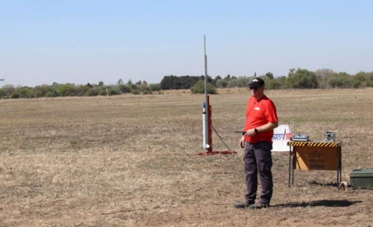  Alumnos de Roldán participaron del lanzamiento de los satélites CANSAT