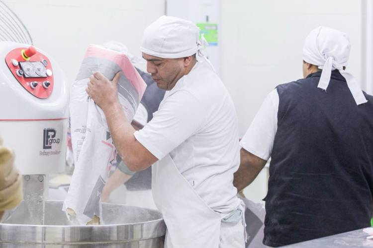 En la Unidad Penitenciaria de Las Flores ya funciona un taller de panadería