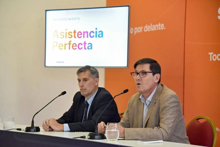 Más de 41 mil docentes de gestión estatal recibieron el premio a la Asistencia Perfecta