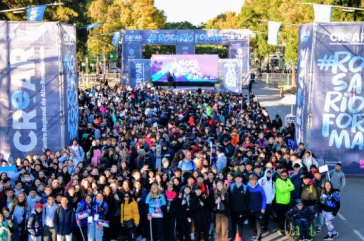 Juegos CReAR 2024: miles de alumnos de escuelas colmaron el Parque Independencia en un día con presencias destacadas