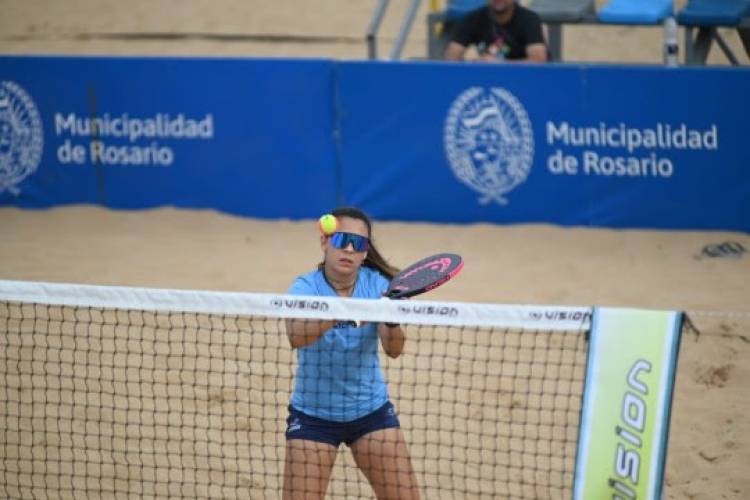 Llegan a Rosario dos torneos internacionales en la arena y el agua