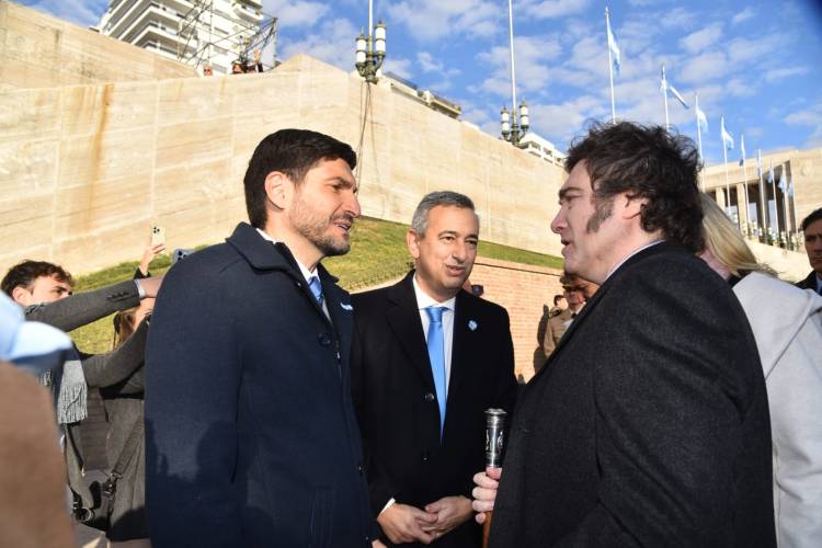 Javier Milei encabezó el acto del Dia Nacional de la Bandera en la ciudad de Rosario