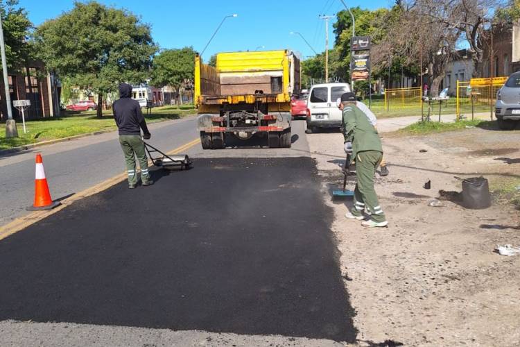 Bacheo: los trabajos continúan en tres importantes puntos de la ciudad