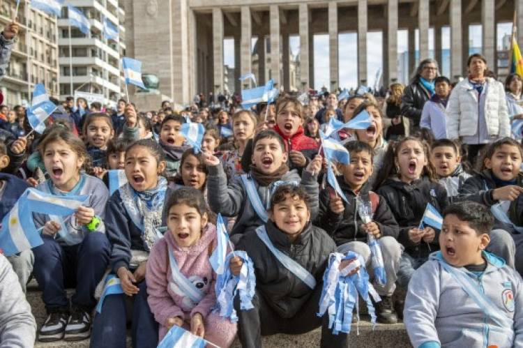 Promesa a la Bandera: miles de voces infantiles dieron el sí en el Monumento