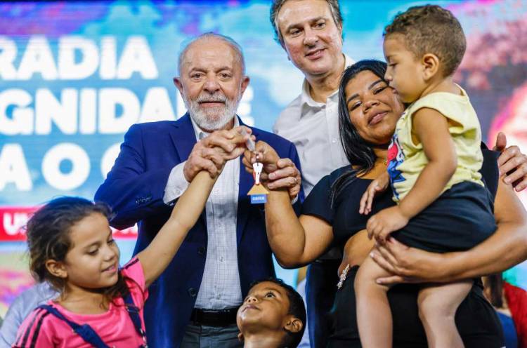 Lula a una jóven: "Tienes que parar de tener hijos y ponerte a estudiar"