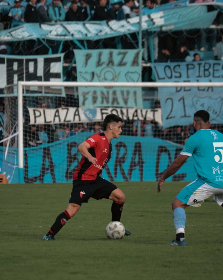 Colón cayó en Zarate ante Defensores Unidos