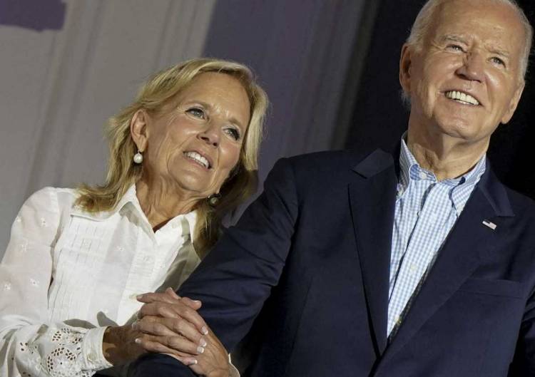 Biden promete a los congresistas demócratas que se mantendrá en la carrera presidencial