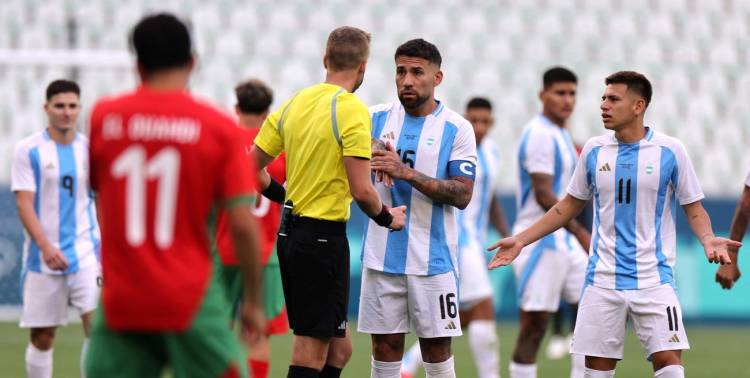 Derrota y escándalo en el debut de Argentina en el fútbol Olímpico 