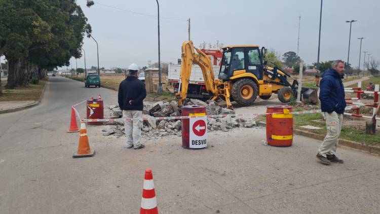 Se realiza la reparación de la calzada con hormigón en Avellaneda y Av. French