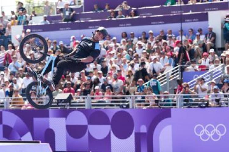 El "Maligno" Torres clasificó a la final del BMX en París