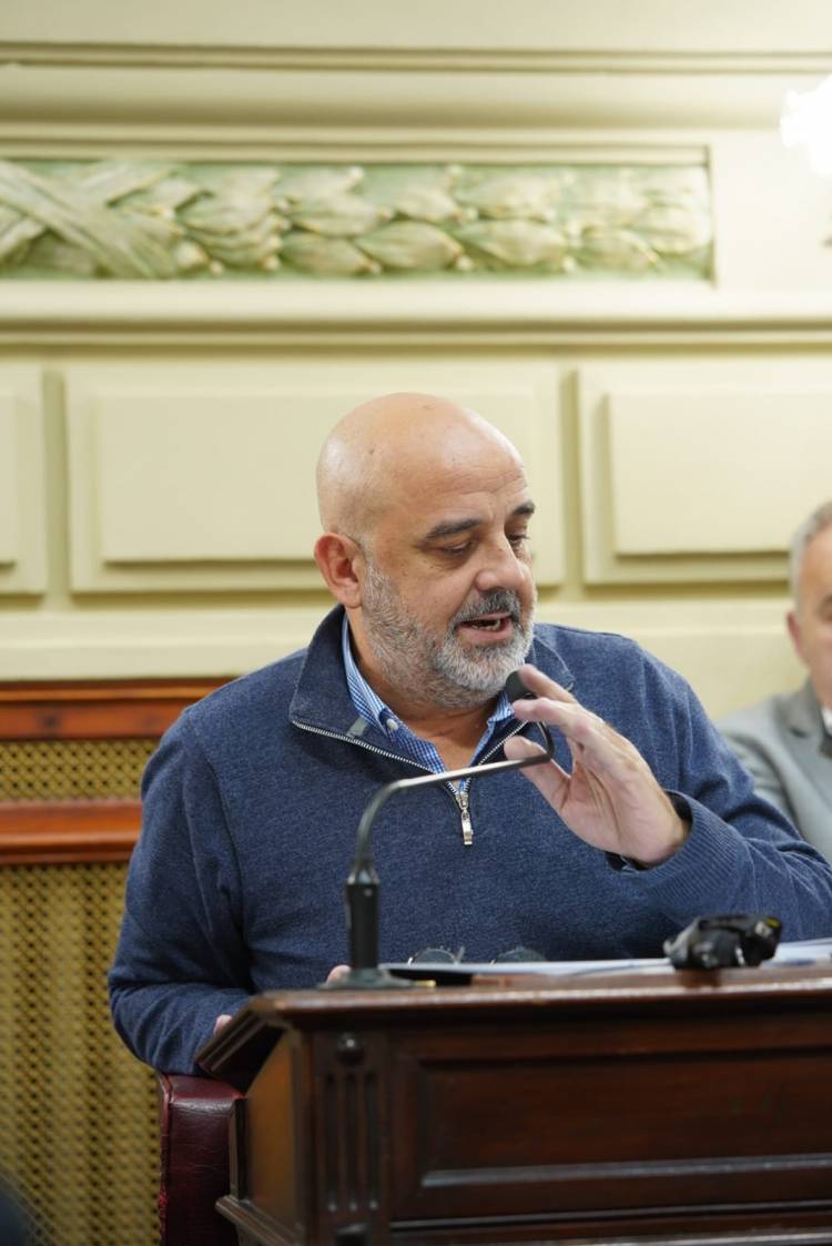 Palo Oliver quiere una Constitución fundacional y progresista