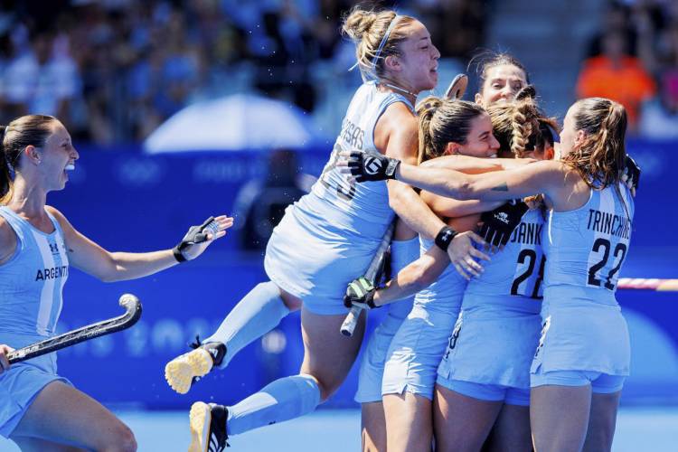 Cosentino se convirtió en heroina y metió a las Leonas en semifinales