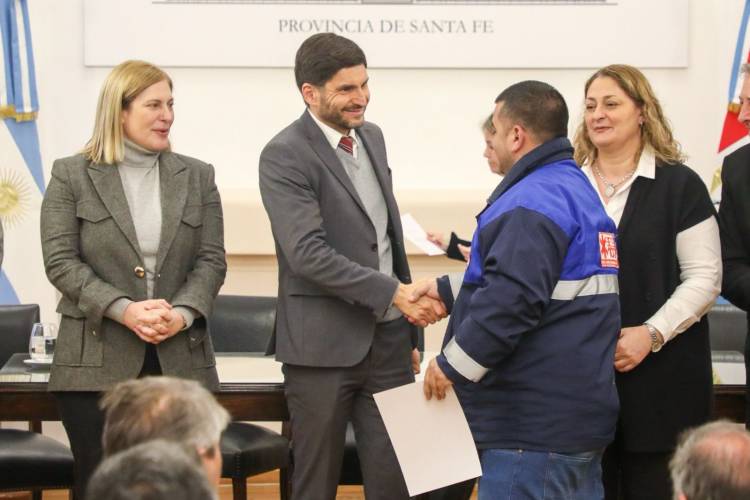 Provincia reconoció a trabajadores de Salud que repararon y dejaron operativas 129 ambulancias