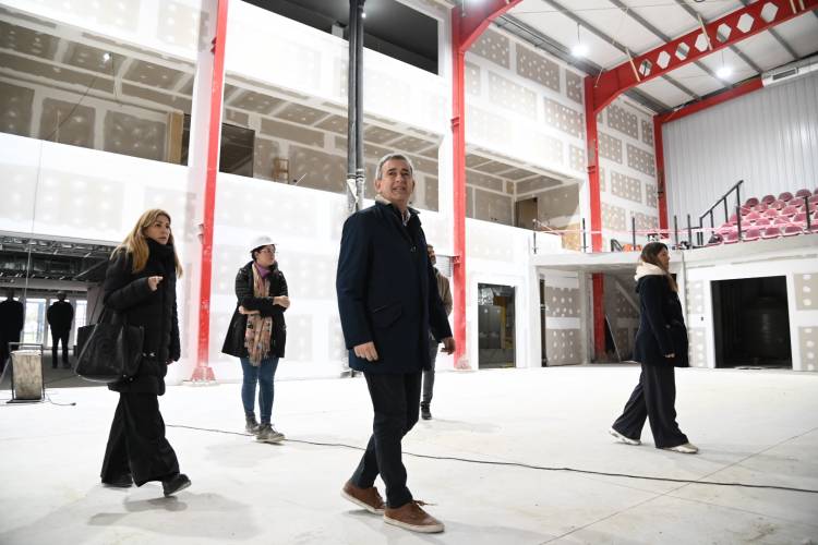 El intendente recorrió la obra del Arena Sports que se construye en Rosario