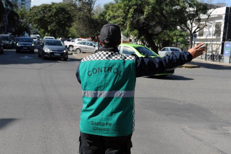 Corte y desvíos de colectivos por trabajos de bacheo en calle San Jerónimo