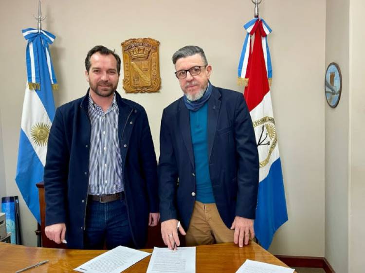 Firma de convenio entre la Municipalidad de Santo Tomé y la Universidad Tecnológica Nacional